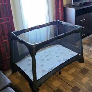 4moms Breeze Plus Playard with Bassinet